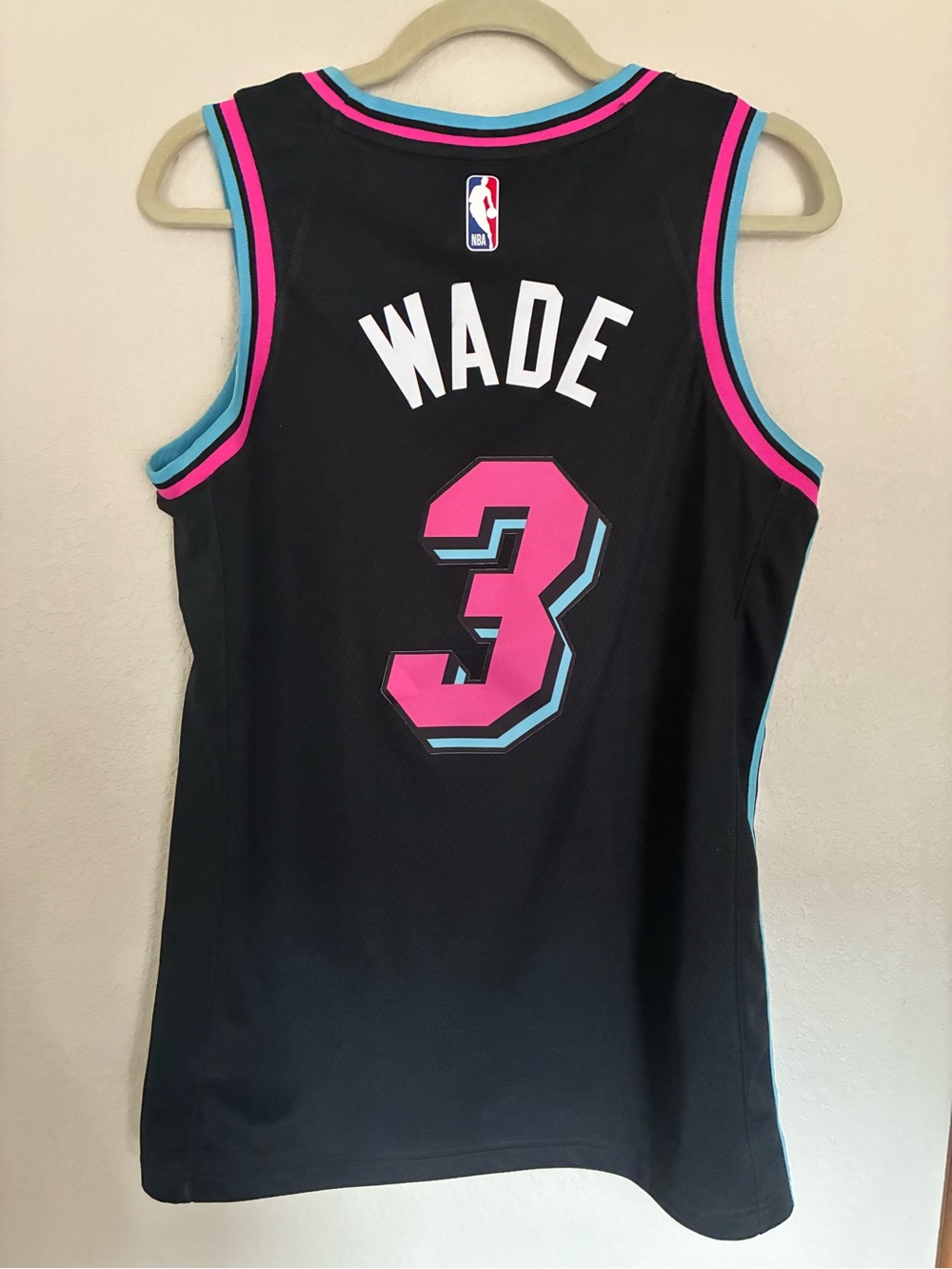 NBA Miami Heat D Wade City Medium Jersey - Picture 3 of 4